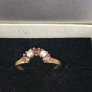 9ct yellow gold garnet ring